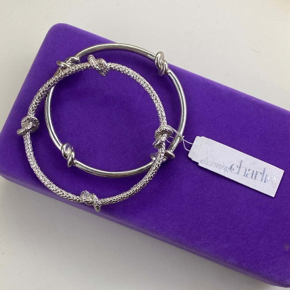 💛 Classic Charming Charlie Silver Tone Knot Textured Bangle Bracelet Set